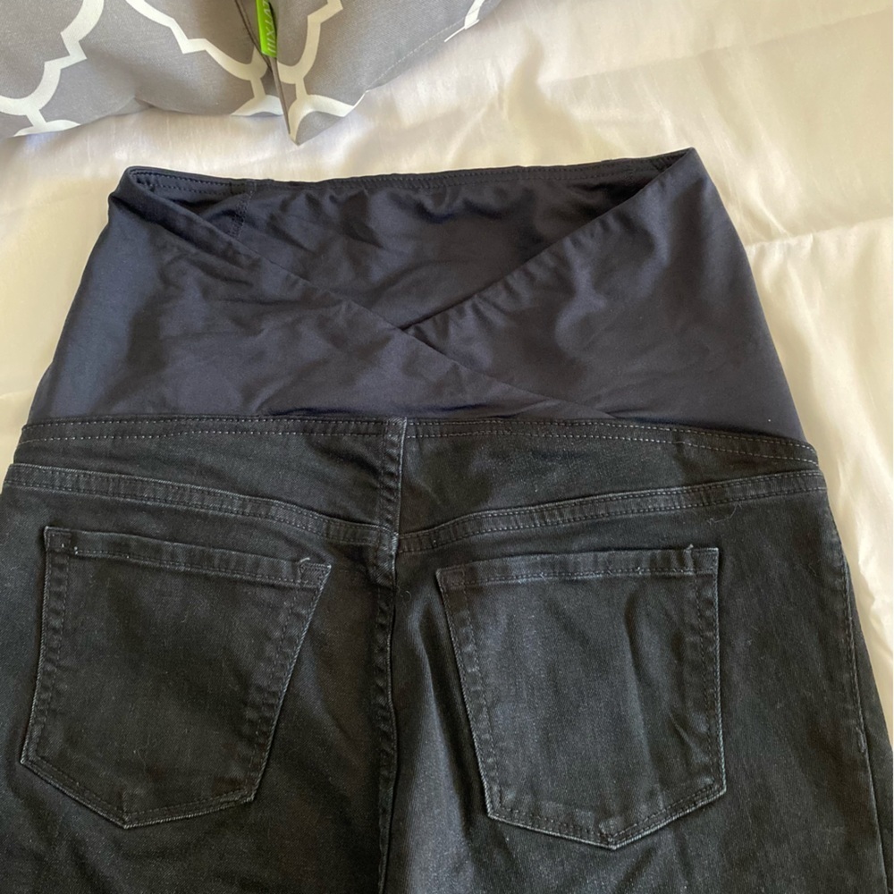 Isabel Maternity Crossover Panel bermuda Shorts - Picture 8 of 13